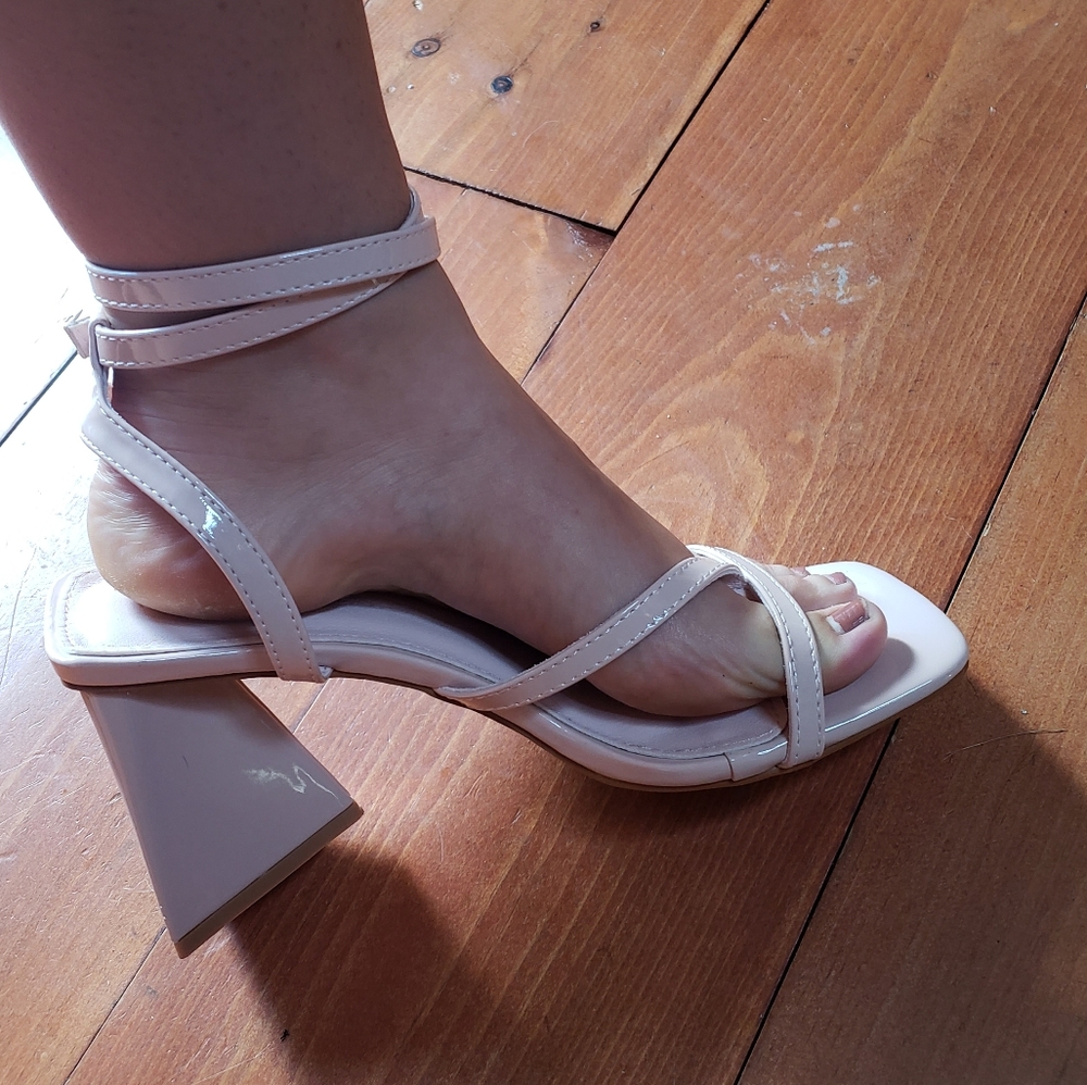 8.5 Wild Diva Lounge Kitsa strappy block heel sandal